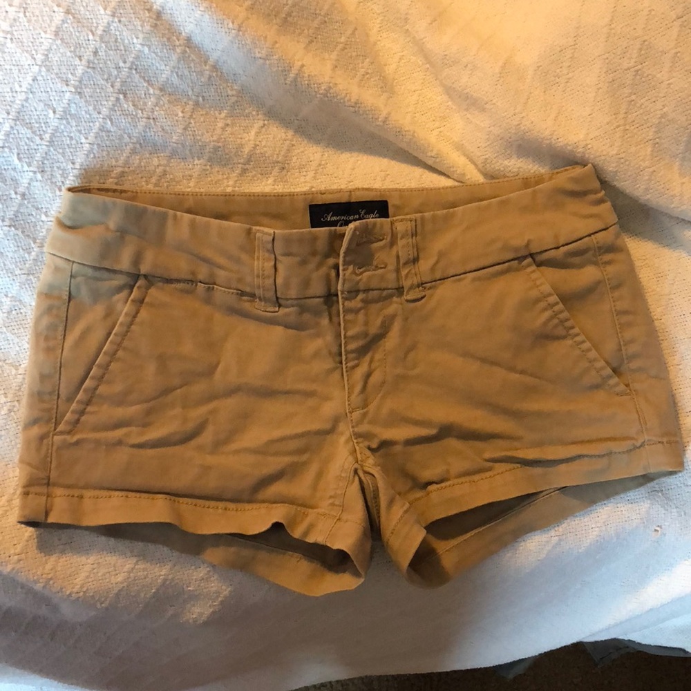 American Eagle kaki shorts